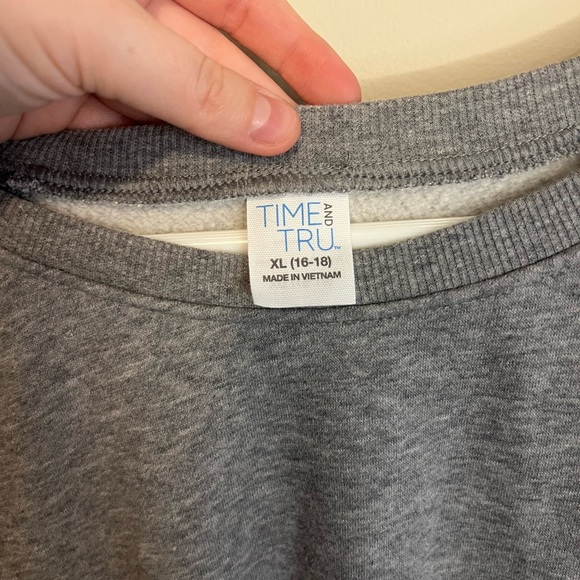 Time and Tru Dark Heather Gray Sweater - Picture 5 of 5